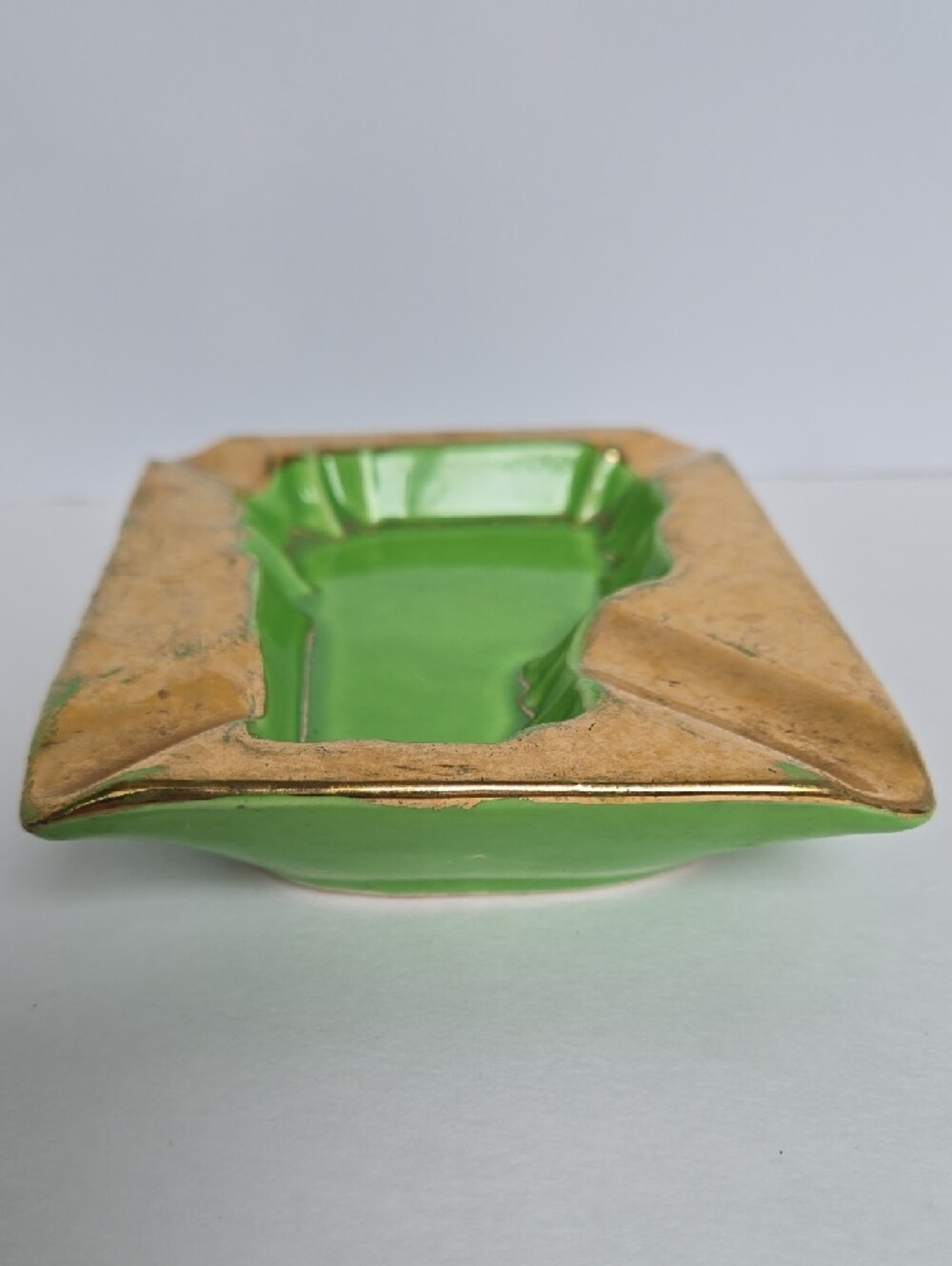 Vintage Green New Hampshire State-Shaped Ceramic Ashtray with Gold Trim - Picture 7 of 14